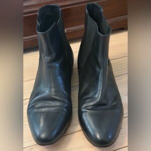 J.Crew Black Leather Chelsea Ankle Boots Size 7 Low Heel Slip On Classic J. Crew